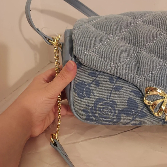 NWT Betsey Johnson Blue Denim Floral Xoleeroy Shoulder/Crossbody Purse - Picture 2 of 11